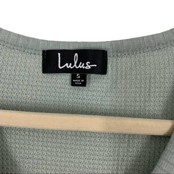 Lulus Waffle Knit Top V-Neck Sage Green Small NEW - Picture 3 of 6